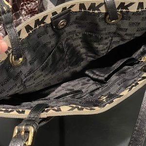 Selling designer purses, Vera wang, michael kors, Abigail Riggs